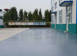 贵阳彩色路面喷涂翻新的材料对冬季